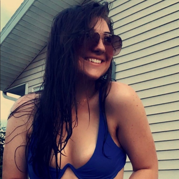 Meet your Posher, Aubrey - Picture 1 of 1